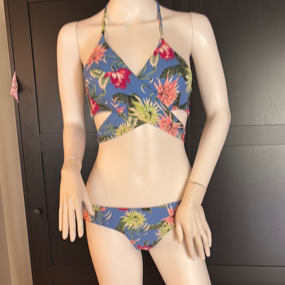 Tori Praver Swimwear Blue Floral Bikini L top, M bottom.